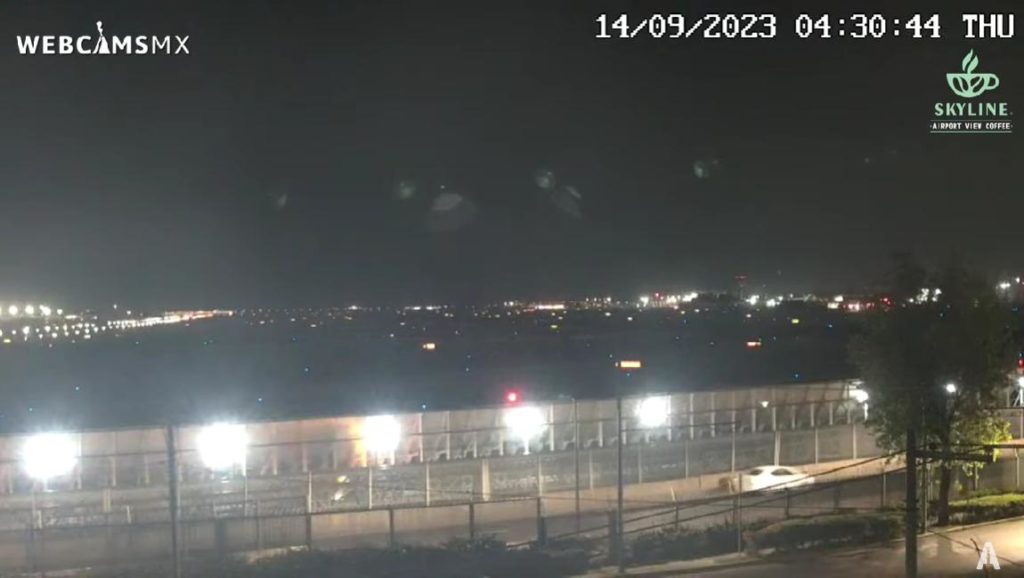 mexico city airport at night webcam
